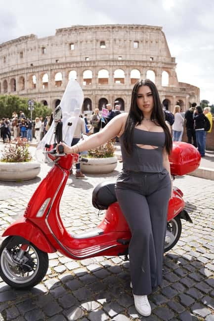 Rome: Vespa Tour with Hidden Gems and Driver - Small groups make the ride more personal