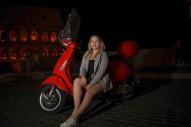 Rome: Vespa Tour with Photographer and Tiramisu treat - Ending in Piazza Navona