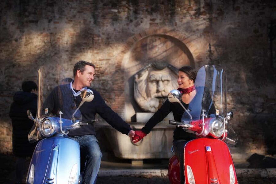 Rome: Vespa Tour with Professional Photographer - Meeting at Cafe Roma and getting ready