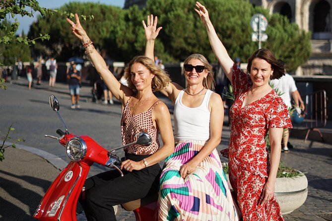 Rome: Vespa Tour with Professional Photoshoot - Acqua Paola Fountain and a change of scene