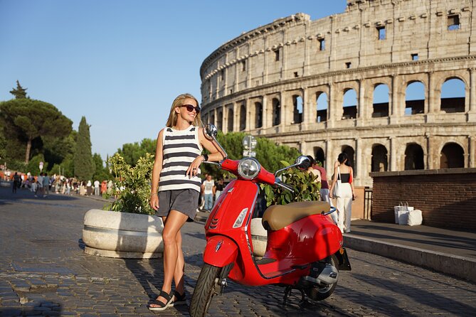 Rome Vespa Tour with Tiramisu - Colosseum photos before the ride begins