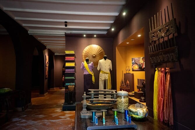 Siem Reap City Tour By Vespa - Royal Independence Gardens and public memory