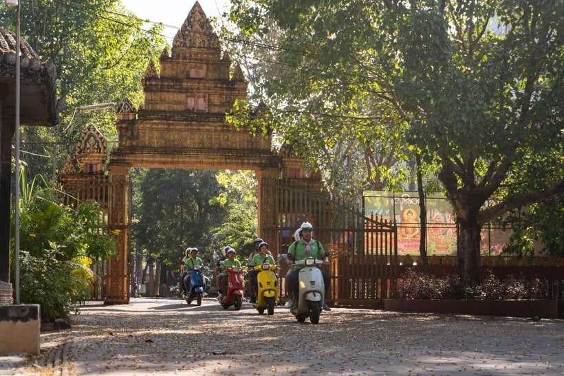 Siem Reap Evening Food Tour - On Promotion Price limit Offer - Yi Nget barbecue beef sticks and local street food