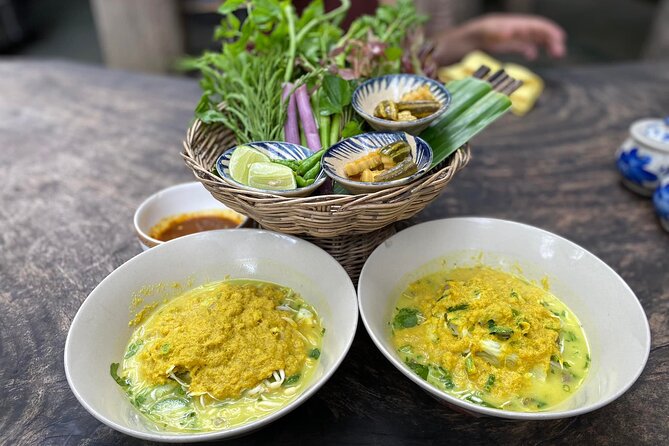 Siem Reap Evening Foodie Vespa Tour / Tuk Tuk Available - Long’s Bar and the final beer