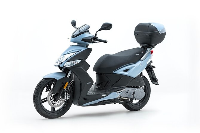 Vespa and Scooter Rental in Lucca - Choosing between a 125cc scooter and a 300cc Vespa