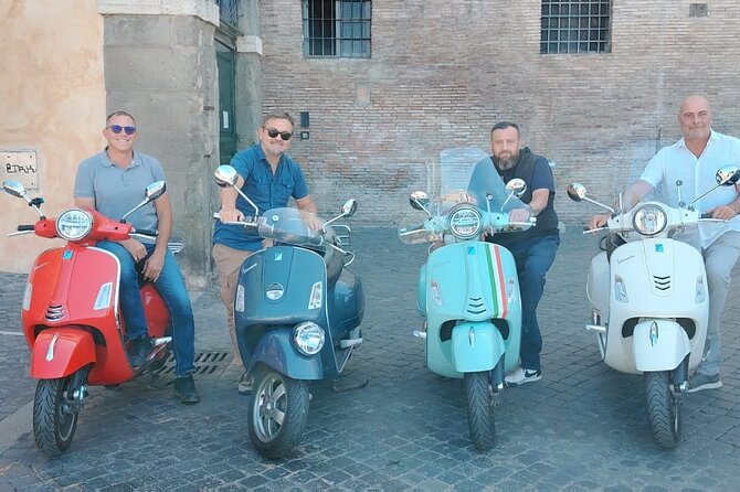 Vespa experience guided by us & Photo shoot - Circus Maximus and the Rose Garden
