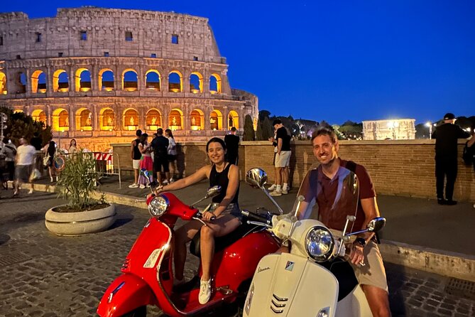 Vespa experience guided by us & Photo shoot - Ten Minutes at Piazza del Campidoglio