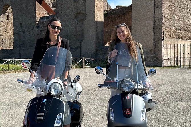 Vespa experience guided by us & Photo shoot - Thirty Minutes at Piazzale Giuseppe Garibaldi