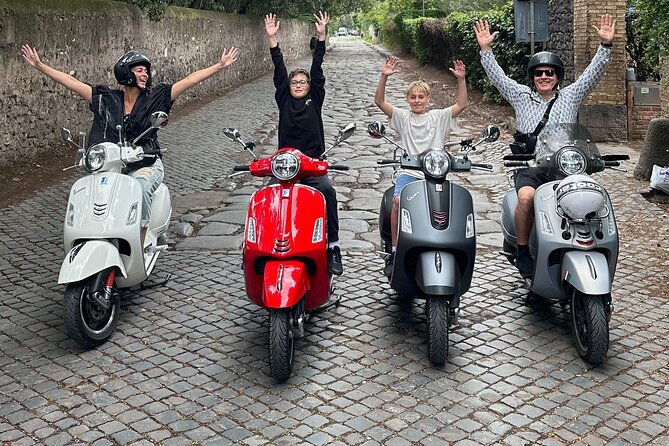 Vespa experience guided by us & Photo shoot - From Piazza dei Calcarari to Ancient Rome