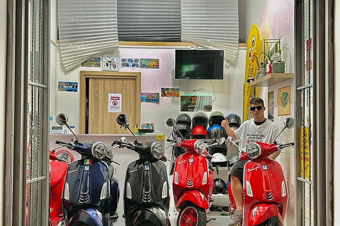 Vespa Naples rental - The included equipment makes a real difference