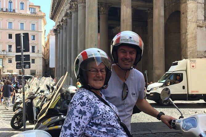 Vespa Primavera 125 cc Rental at Rome 24 ore - What is included, and where the value lies