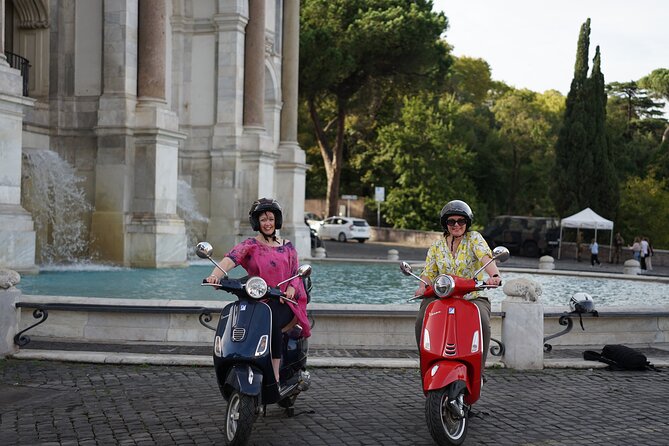 Vespa scooter Journey with Professional Photography - Who will get the most from this 90-minute tour