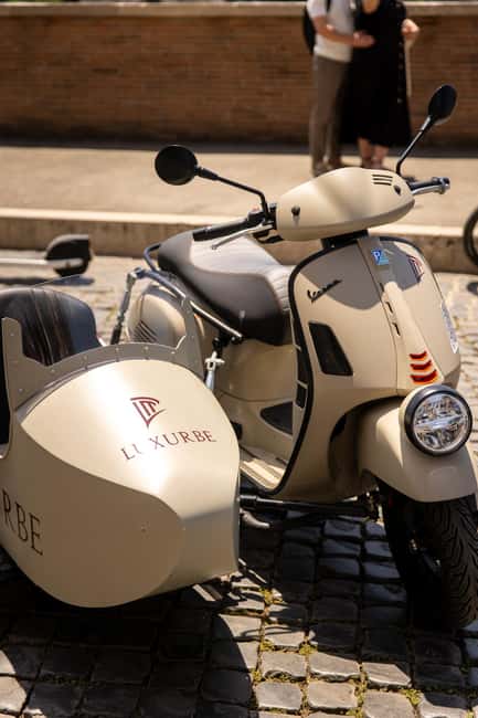 Vespa Sidecar Tour: Highlights of Rome - Piazza Navona brings the city to life