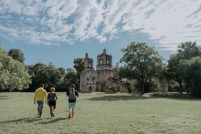 VESPA SiDECAR Tour in San Antonio with Tacos - Passing the Alamo, with plenty of photo appeal
