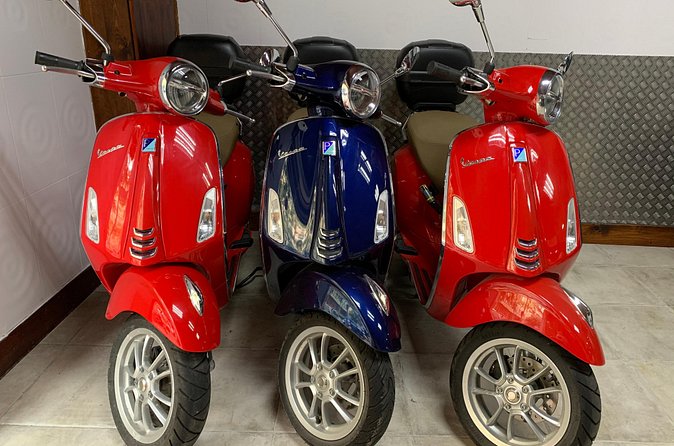 Vespa Spring 50cc rental - Starting in L’Eixample on Carrer de Roger de Llúria
