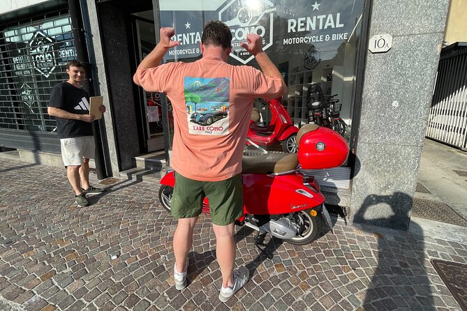Vespa tour adventure on the lake - Espresso and village time near Argegno