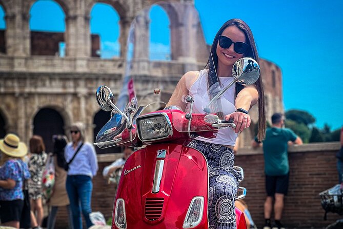 Vespa Tour Guided by Local in Rome - Piazza Venezia and the monument to Italy’s first king