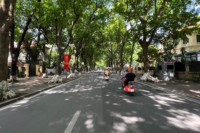 Vespa Tour HANOI BACK STREETS: FOOD+LOCAL LIFE+CULTURE & FUN - Long Bien Bridge and the walk across Banana Island