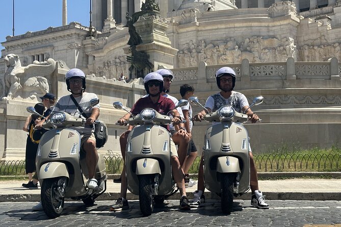 Vespa Tour Highlights of Rome - Trastevere and a Look Toward Vatican City