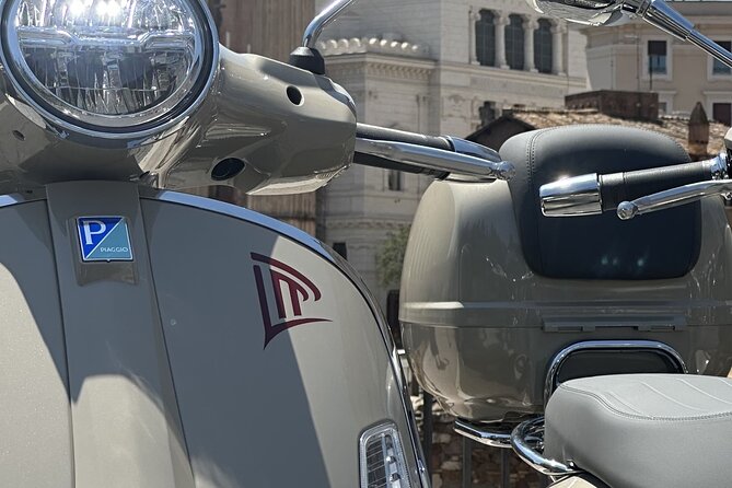 Vespa Tour Highlights of Rome - The Colosseum and Circus Maximus