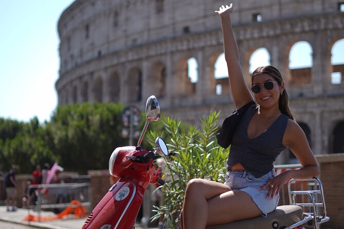 Vespa Tour in Rome with professional photographer - A Vespa ride built around photographs