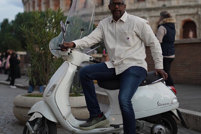 Vespa Tour in Rome with professional photographer - Orange trees and a view from the Aventine