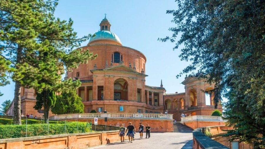 Vespa Tour in the Hills of Bologna - San Michele in Bosco and Bologna from above