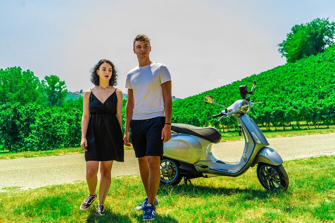 Vespa tour in the Langhe with winery visit and lunch - Starting near Pocapaglia at 9:30 a.m.