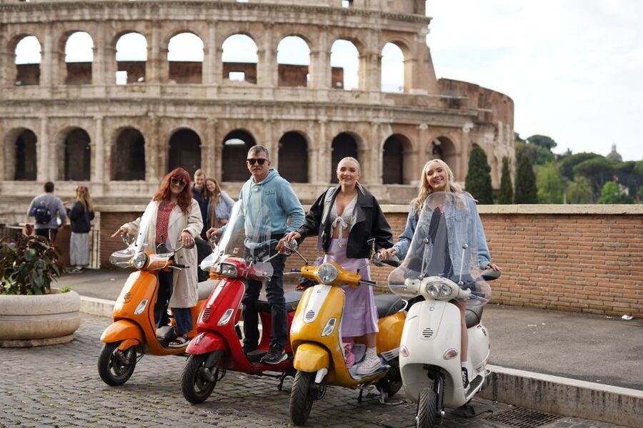 Vespa Tour with Professional Photographer - Key points at a glance