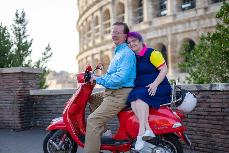 Vespa tour with Professional Photoshoot - A fast pass through central Rome