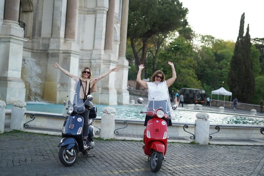 Vespa - Wine and Photography service in Rome - Orange Garden and the Aventine view