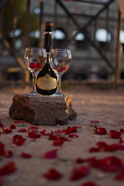 Vespa - Wine and Photography service in Rome - Trastevere and the Acqua Paola fountain
